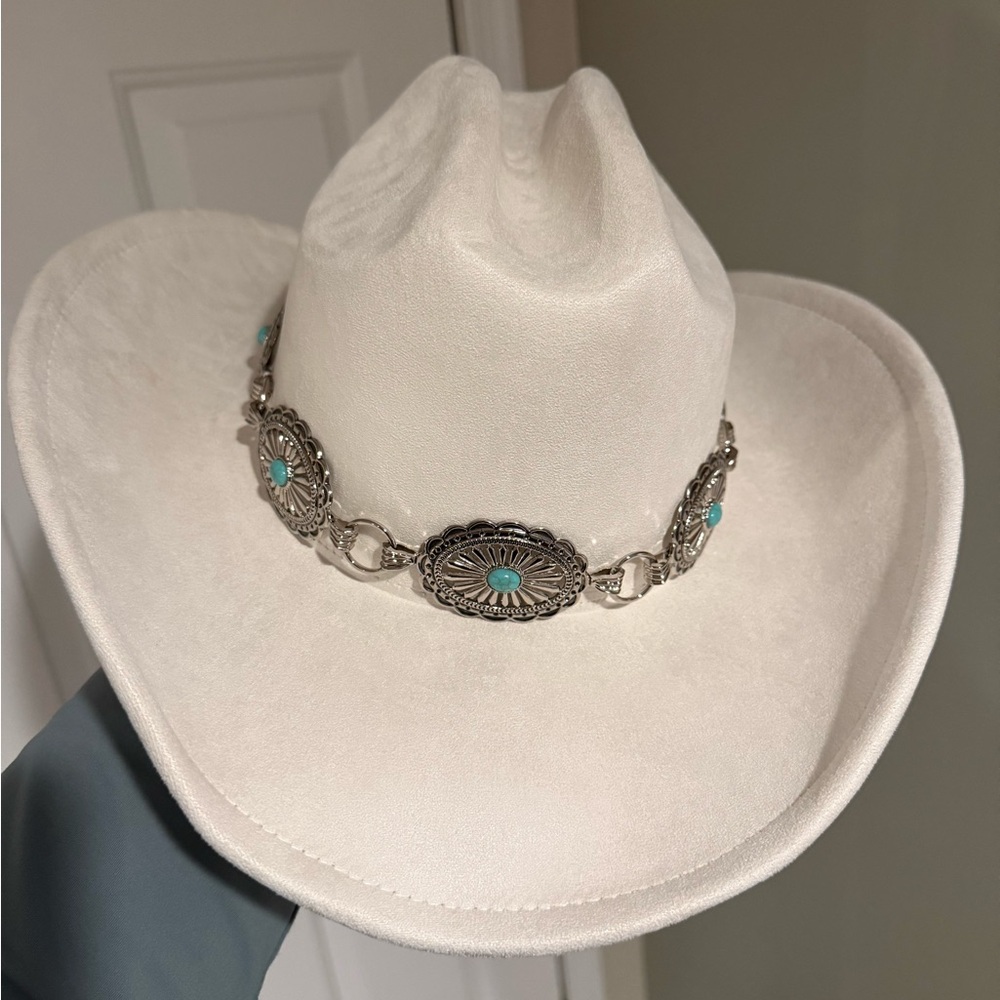 Galloping Beauty Ivory Fedora Cowboy Hat with Silver and Turquoise Accents 🤠